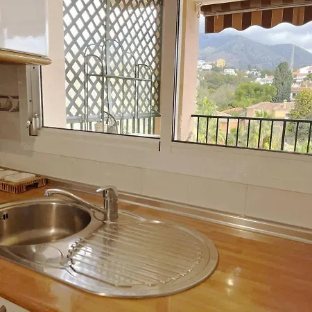 Spacious 2br Terrace Pool & Train フエンヒロラ