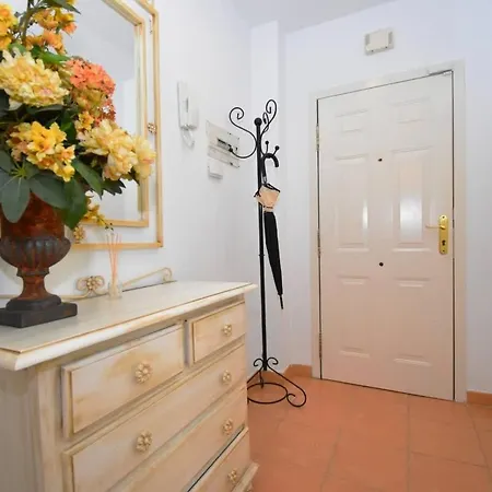 Spacious 2br Terrace Pool&train *