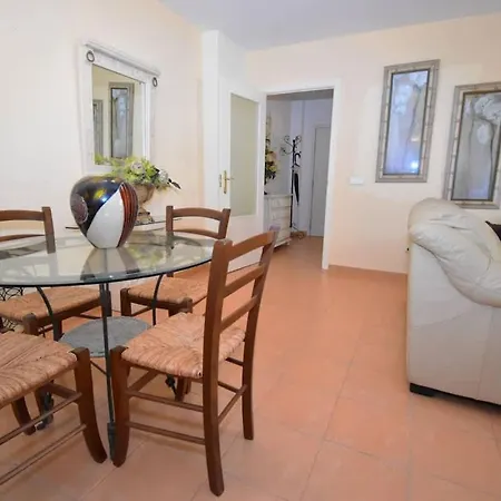 Apartamento Spacious 2br Terrace Pool&train